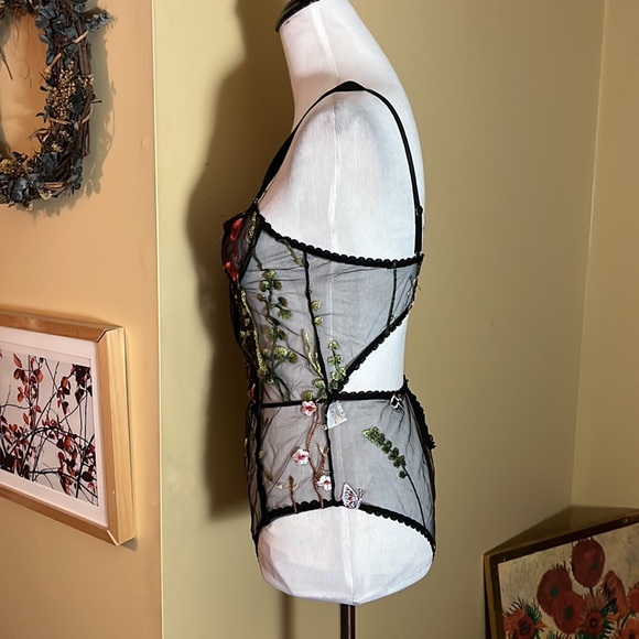 Embroidered Vibrant Flowers on Black Mesh size Medium Underwire Stretchy NEW - Picture 6 of 16